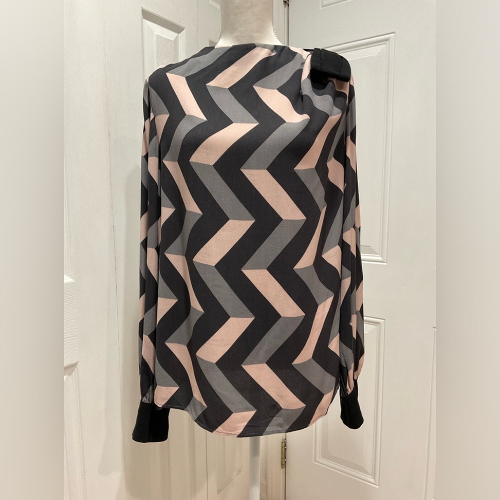 🍏🍏 RED Valentino Shoulder Bowed Cuffed Buttoned Sleeves Top, Size 10.5 US…